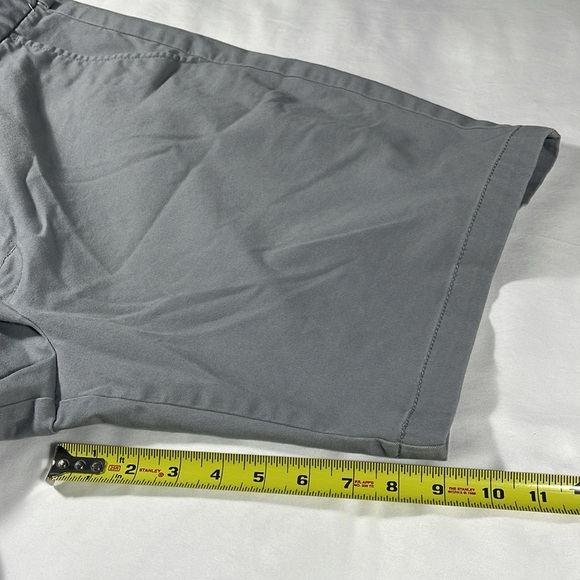 Izod mens grey basic flat front 9" inseam chino shorts - size 38 - Picture 10 of 11